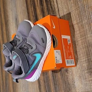 Nike gray toddler shoes size 9